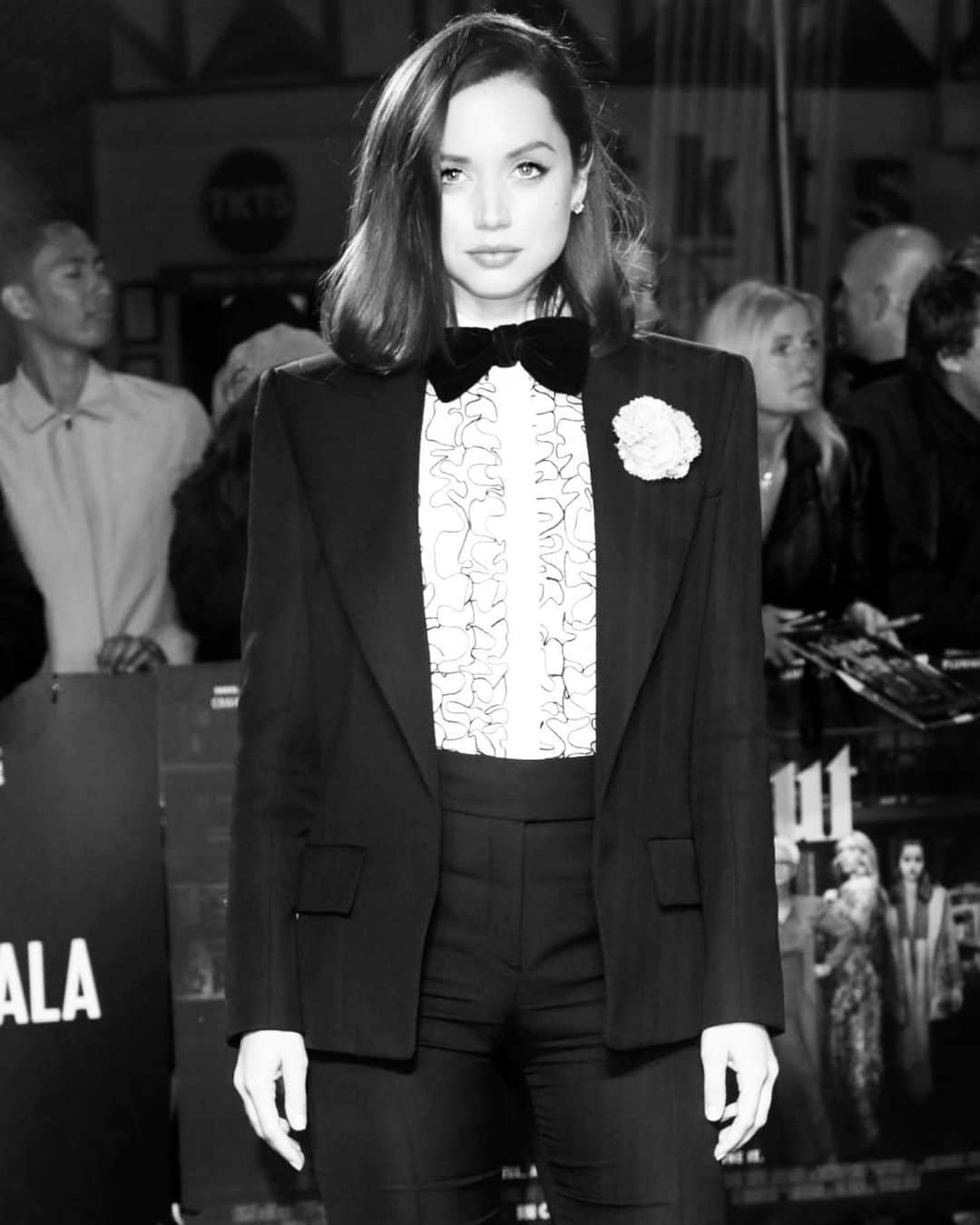 アナ・デ・アルマスのインスタグラム：「✨ @knivesout London Premiere ✨」