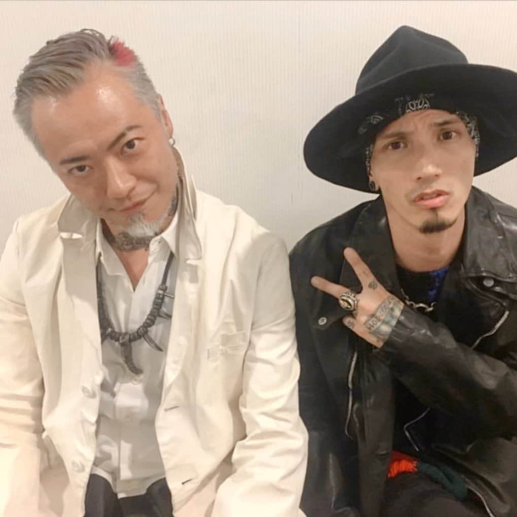 清水亮さんのインスタグラム写真 - (清水亮Instagram)「With @yoshiyaxxx from @radiots_official  敬愛するパンクスギャング兄貴ヨシヤさん、カッケェ過ぎる😝  #backlash  #backlashnight #isamukatayamabacklash」10月9日 14時54分 - coldrain_rxyxo_bass