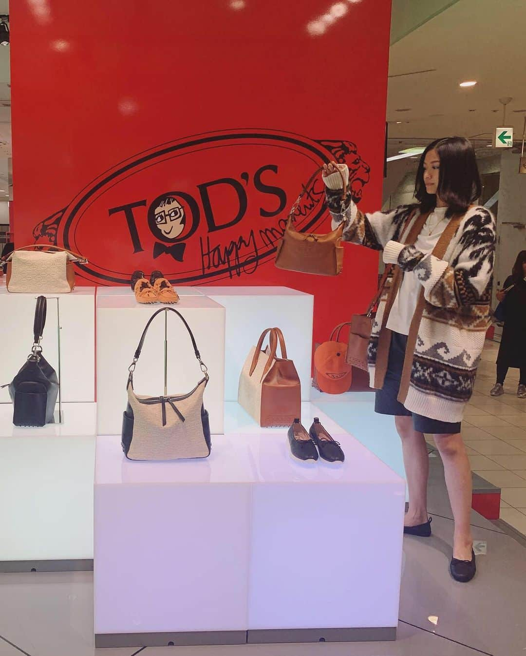 榮倉奈々さんのインスタグラム写真 - (榮倉奈々Instagram)「本気が続きます…👀 #TodsHappyMoments @tods」10月9日 14時54分 - nana_eikura