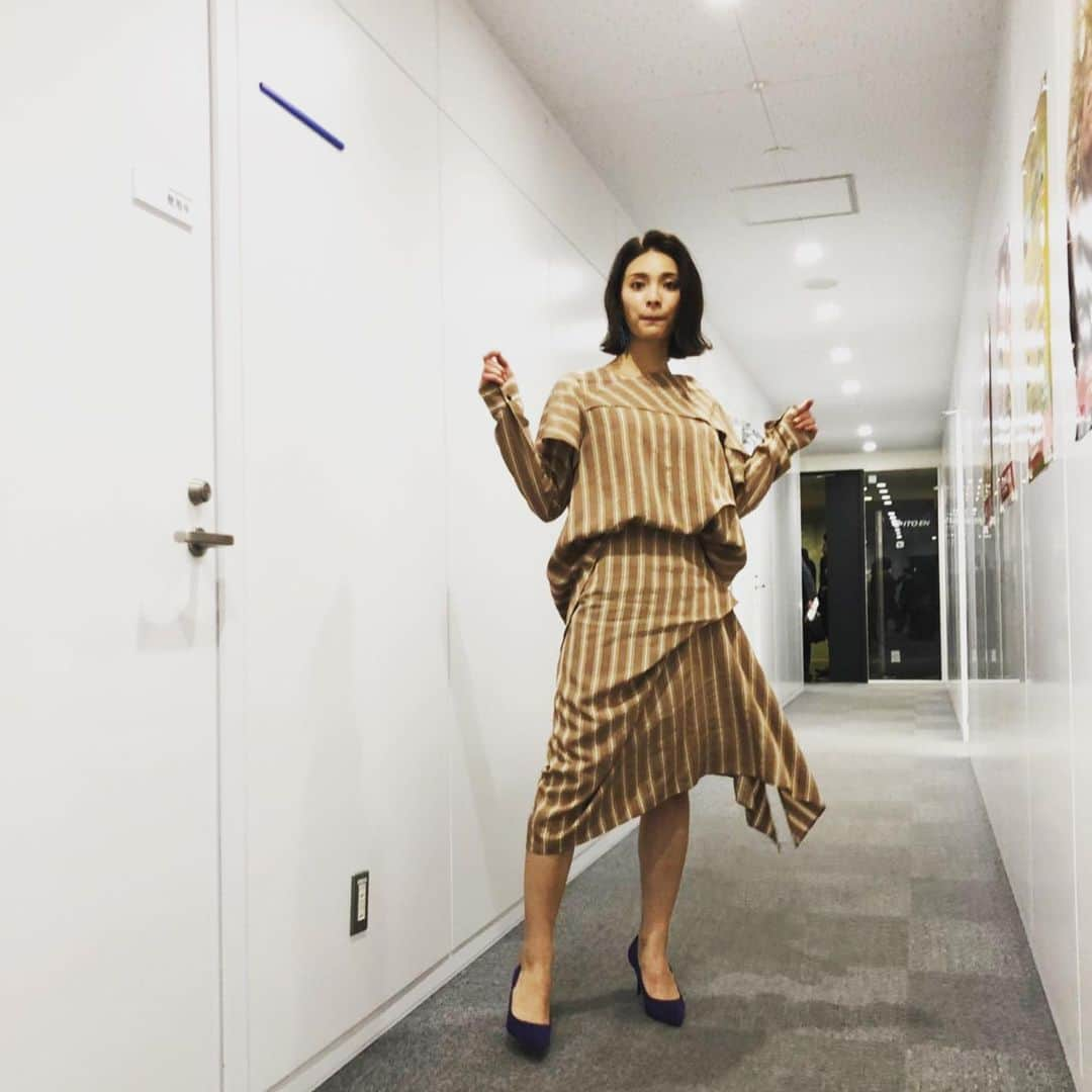 秋元才加さんのインスタグラム写真 - (秋元才加Instagram)「10/3 マイナビbe a booster‼️ 衣装は セットアップ アカネウツノミヤ akaneutsunomiya ピアス アビステ abiste_official 靴 zara  です💜 初回なので少しかっちりにしてみましたー🧚‍♀️ 衣装も楽しみにしててね😈 #マイナビ #bs11bab #bリーグ」10月9日 15時05分 - areasayaka