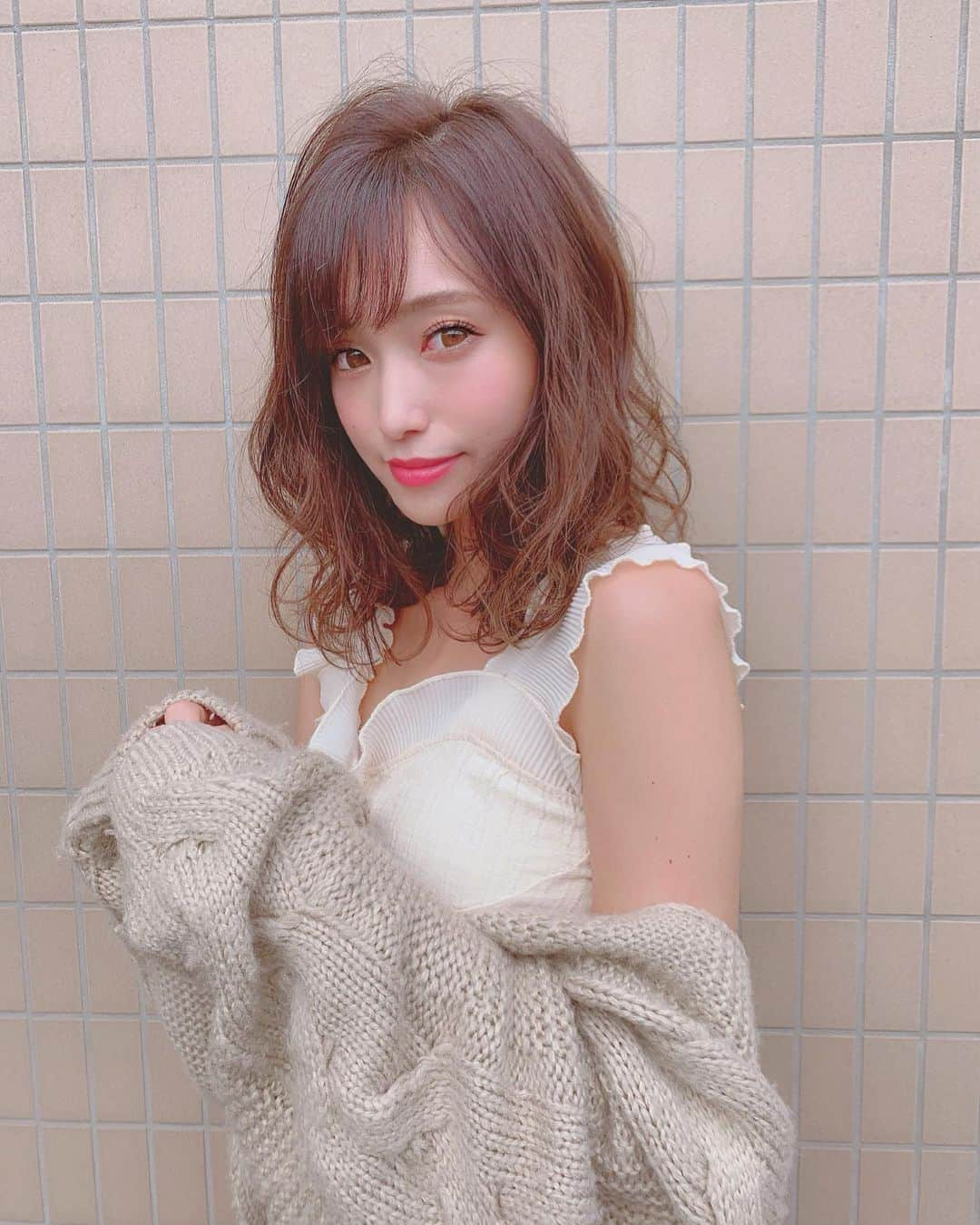 引地裕美さんのインスタグラム写真 - (引地裕美Instagram)「スワイプしてね❣️➠➠➠ . . やっぱり髪の毛可愛くしてもらうと 嬉しい🥰💘💘 . . 今回は栃木でセミナーのお仕事🚅💨 . 東京以外でお仕事嬉しい🐶 誘ってくださいな🤭💘 . . #引地裕美 #モデル #rq #レースクイーン #サロンモデル #サロモ  #얼스타그램 #照片 #粉我  #ゆうみ服 #패션스타그램 #데일리코디 #패션 #时装」10月9日 15時16分 - yuumihikichi