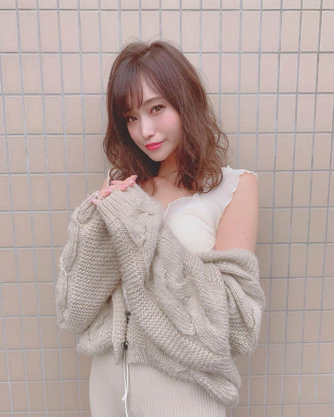 引地裕美さんのインスタグラム写真 - (引地裕美Instagram)「スワイプしてね❣️➠➠➠ . . やっぱり髪の毛可愛くしてもらうと 嬉しい🥰💘💘 . . 今回は栃木でセミナーのお仕事🚅💨 . 東京以外でお仕事嬉しい🐶 誘ってくださいな🤭💘 . . #引地裕美 #モデル #rq #レースクイーン #サロンモデル #サロモ  #얼스타그램 #照片 #粉我  #ゆうみ服 #패션스타그램 #데일리코디 #패션 #时装」10月9日 15時16分 - yuumihikichi