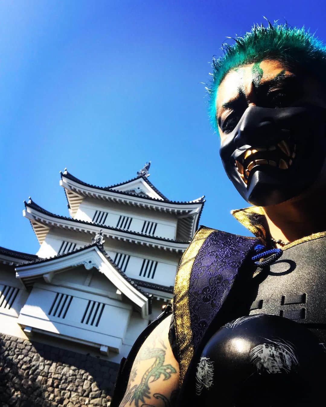 Ju-kenのインスタグラム：「今週のダテちゃん 🏯戦国撮影中🏯  小学生達の熱い視線の中、シューティング🔥 ⚔️乞うご期待⚔️ #戦国時代 #城」