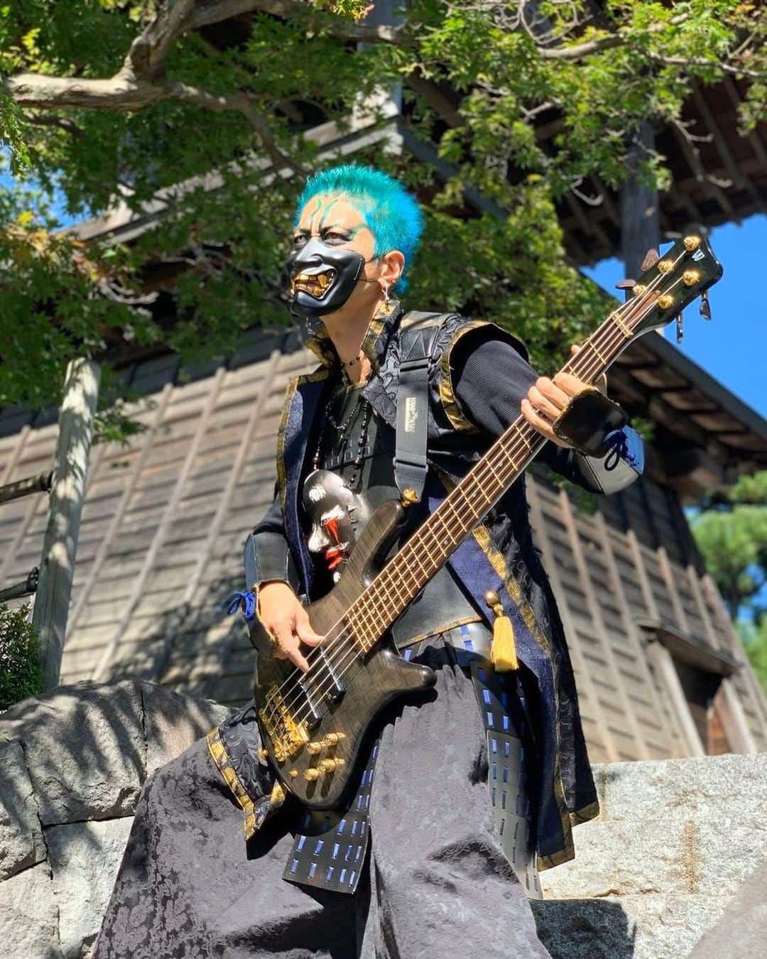 Ju-kenのインスタグラム：「🏯来週のダテちゃん🏯 🔥Warwickが似合う🔥  #戦国時代 #ツアーの準備 #地方の皆さんぜひ参戦してください #warwickstreamer」