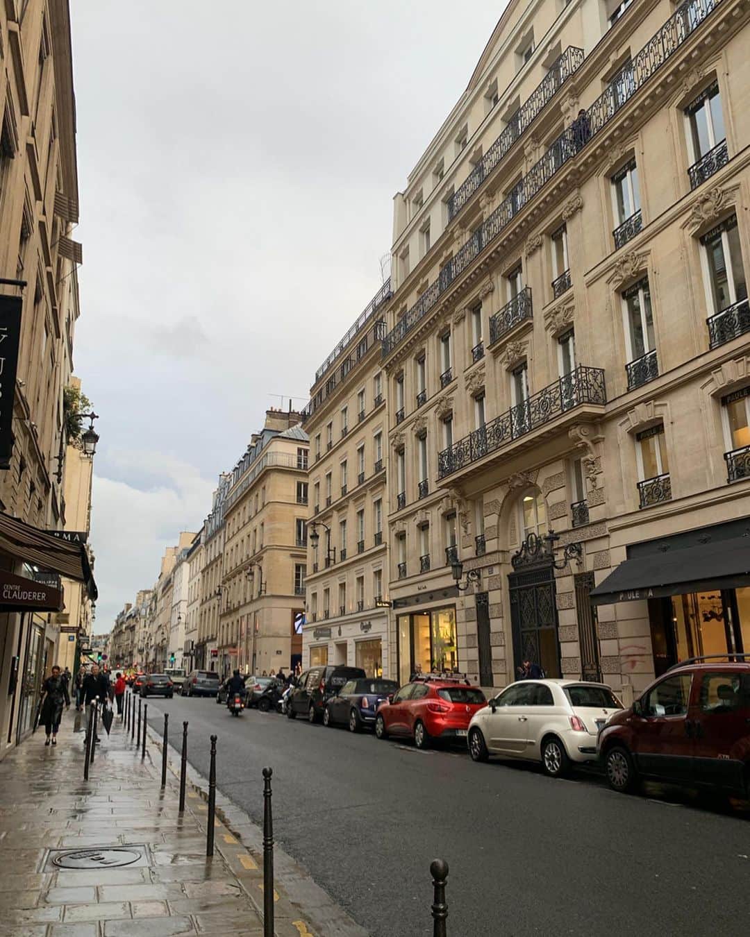 佐藤涼実さんのインスタグラム写真 - (佐藤涼実Instagram)「パリ市内を散策🚶‍♂️🎞 こちらは夜7:30くらいまで明るいですが朝晩は寒いです。本当に素敵な街並みだことー♡」10月9日 15時34分 - suzumi_sato