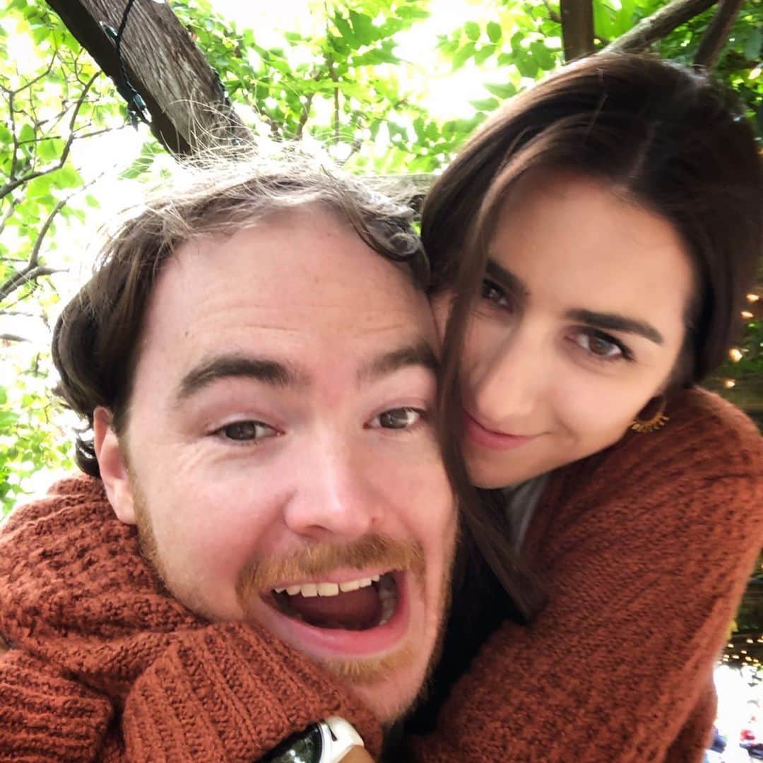 マリッサ・キャステリのインスタグラム：「One year until I marry my best friend.the countdown begins!♥️ . . . . . . *#engaged #oneyeartillido #wedding #october9th #2020」