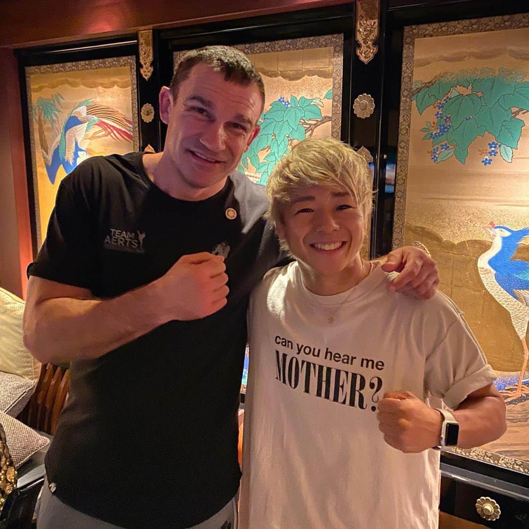 のインスタグラム：「今日はピーターアーツさんと撮影でした📸 遅くまでお疲れ様でした！！ @peteraertsofficial」