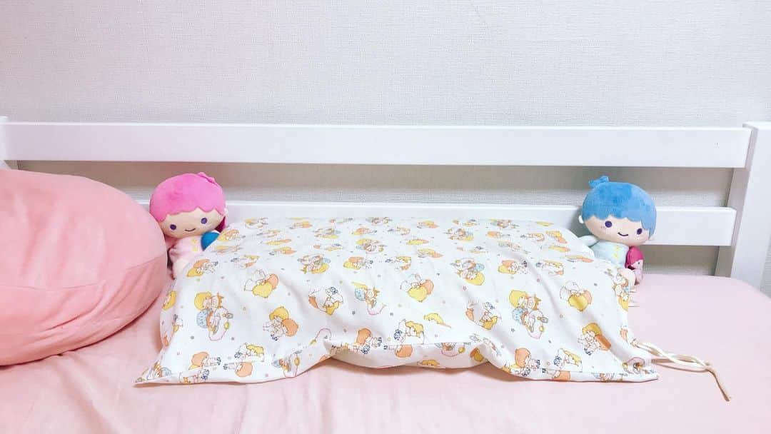 藤村聖子さんのインスタグラム写真 - (藤村聖子Instagram)「. . 今日も頭のあたりがかわいいのでいい夢が見られそうです。 おやすみなさい。 . . . #キキララ#かわいい#おやすみ」10月10日 1時54分 - shoko_fujimura