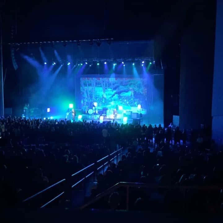 ヴォーン・チピアーのインスタグラム：「@rivalsons thanks for keep rock n roll alive. #rocknroll #comericatheatre #phoenix #sidetripswhileworking #workperks」