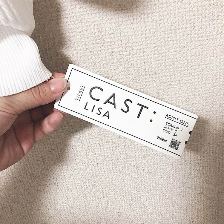 筒井愛実さんのインスタグラム写真 - (筒井愛実Instagram)「． 新ウィメンズブランドの『CAST:』@cast_colon がスタートしたので、早速オンラインストアでこのネックポイントプルオーバーを購入しました🐇首の空き具合やそでの形が可愛くて少しショート丈なので、ハイウエストのボトムスとの相性がとってもいい💘 ． 『CAST:』とはサイト内に主人公の女の子たちが出演している映画があって、その女の子たちが着ているお洋服をサイト内で買えるという新しい形のオンラインストア📽✨自分が演じてみたいな〜と思うワンシーンにピッタリの服を見つけることが出来ます👏 ． 普段わたしは自分が選ぶワードローブが似たり寄ったりで変化がなく飽きてしまうのですが、映画を見ながら〟この子みたいになりたいなー〟と思った服がそのままスグに買えるなんて凄く画期的だし効率がいい！笑　お洋服のタグも映画のチケットみたいになっていて凄く可愛かったです🎟オシャレな服がたくさん登場するので新作も楽しみだなー💕 ． 10/10(木)～10/20(日)の11日間限定で、全商品10%OFFになるお得なクーポンがあります✨ 一部商品は最大20%OFFで購入出来るそうなのでこの機会に是非チェックしてみてください‼︎ ． #PR #CASTcolon #キャスト #キャストコロン #着る映画 #映画 #シネマ #キャストオンラインストア」10月9日 17時29分 - manamin_158cm