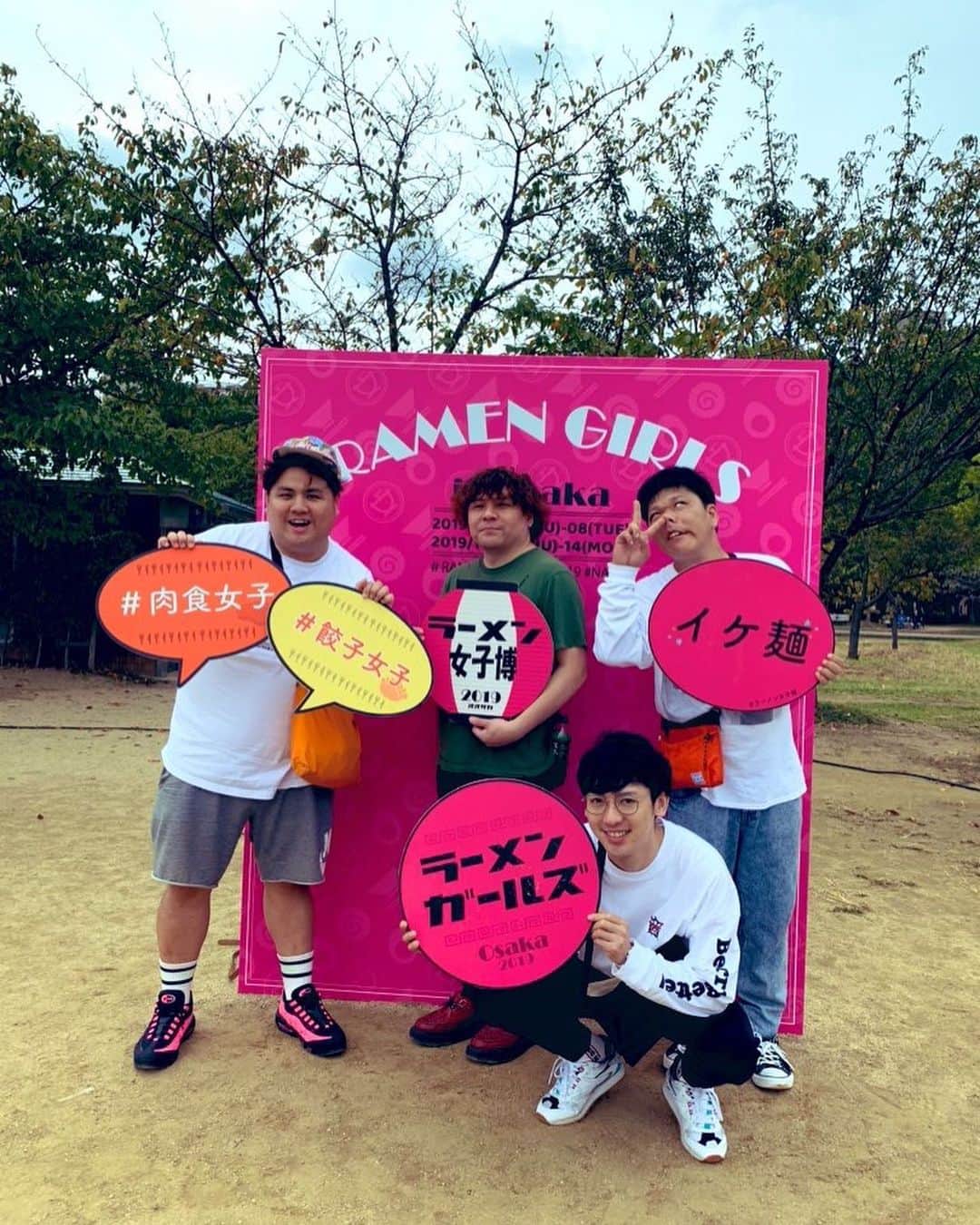 池田真一のインスタグラム：「バスケ終わってからクロスバー直撃の前野さんと作家さんにジュリエッタ井尻さんとラーメン女子博に連れてって頂きました！ 4人でラーメン7杯、餃子、塩タン、牛ステーキ、たいらげました！ バスケしたのでプラマイゼロです！ いや、多分プラ出てます！ 信じてください！ 僕はダイエット中です！」