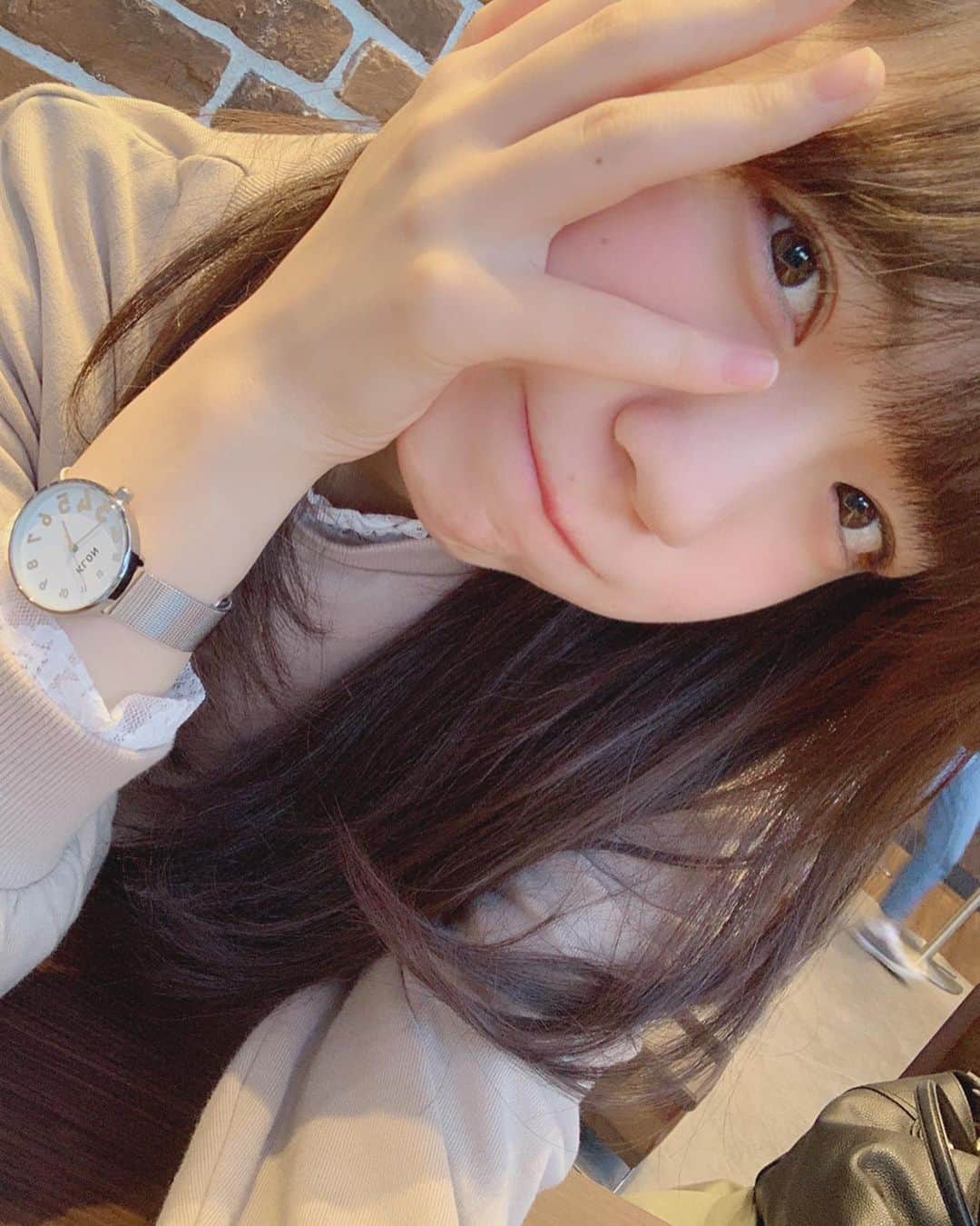 坂本真凛のインスタグラム：「最近時計にはまってます☺︎ #KLON #時計」