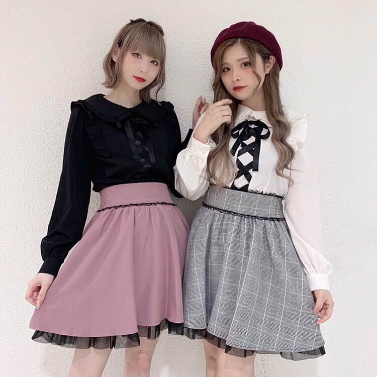 Ank Rougeさんのインスタグラム写真 - (Ank RougeInstagram)「. 【Press】 . 🧸SPECIAL SET🧸 . ブラウス×スカート ¥6,900+tax に💘 . 🖤公式通販サイトAiland  10/11 0時〜販売スタート . 🖤AnkRouge 全店舗  10/11〜 販売スタート . Model♡kozue♡yuka #ankrouge」10月9日 17時52分 - ankrouge_official