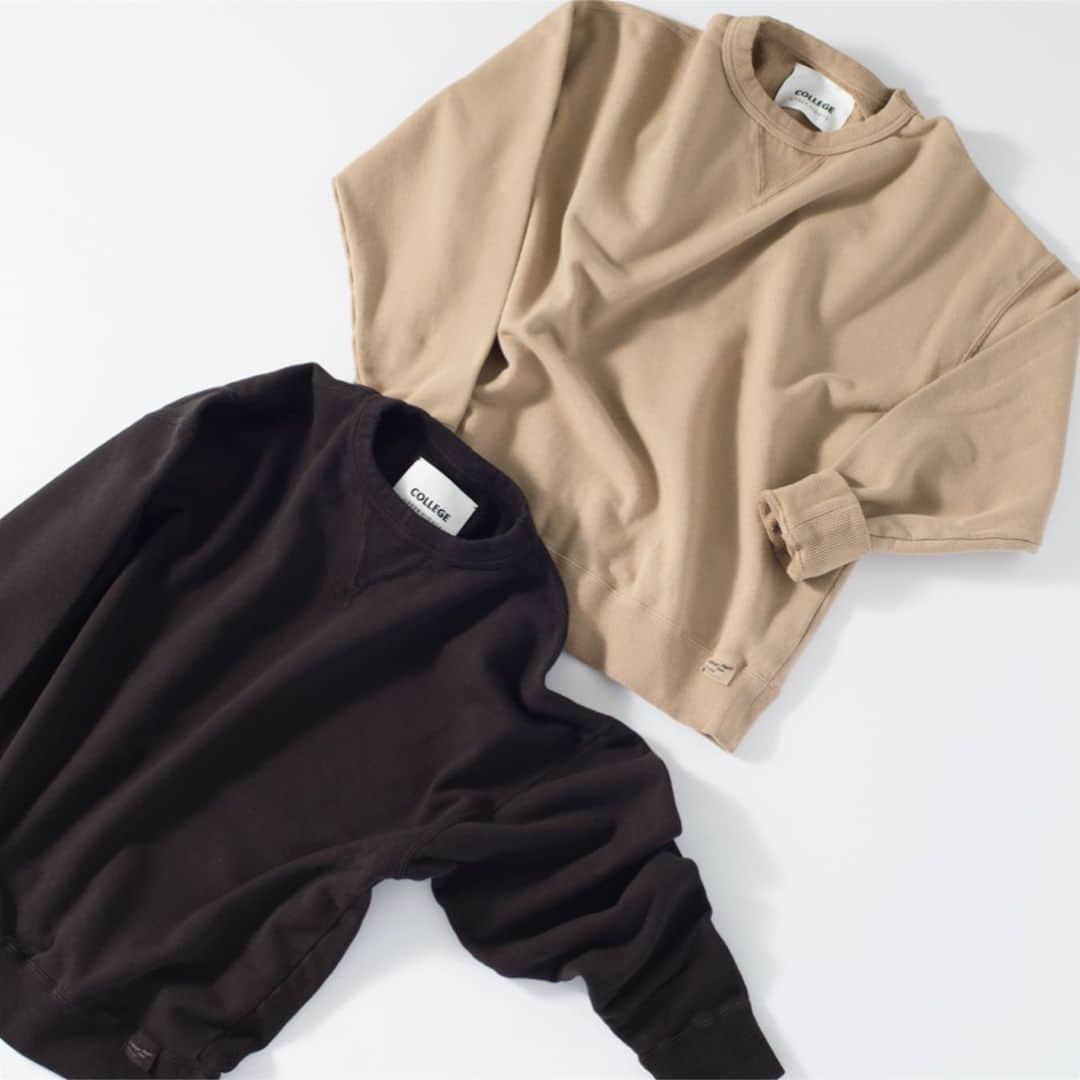 のインスタグラム：「GOING BACK TO COLLEGE DAYS﻿ ﻿ 【STANFORD】クルーネックタイプ﻿ 18,000 yen + tax﻿ 2カラー展開﻿ #SAND #ESPRESSO ﻿ ＿＿＿＿＿＿＿＿＿＿＿＿＿＿＿＿＿＿＿＿＿＿＿＿＿﻿ ﻿ “COLLEGE STYLE”が今の気分﻿ ﻿ アメリカントラッドの定番をアッパーハイツなりの﻿ スパイスの効いた解釈で紐解いていきます… ﻿ アメリカのカレッジから名付けられた﻿ 3種類のスエットシャツ﻿ ﻿ 【STANFORD】﻿ 【COLUMBIA】﻿ 【DARTMOUTH】﻿ ﻿ メンズライクのディテールや仕立てに相反して﻿ フィットは女性らしいシルエット﻿ ﻿ ヴィンテージライクな風合いが独特なガーメントダイ﻿ 柔軟仕上げを施しているので繊細な肌にやさしくフィットします ﻿ ﻿ 定番のアイテムだからこそ﻿ 細部にまでこだわった1枚を纏い﻿ カレッジスタイルを楽しんで… ﻿ ＿＿＿＿＿＿＿＿＿＿＿＿＿＿＿＿＿＿＿＿＿＿＿＿＿﻿ ﻿ @upperhights ﻿ #upperhights #sweatshirt  #アッパーハイツ﻿ #COLLEGE #COLLEGEシリーズ﻿ #カレッジ #カレッジシリーズ﻿ #STANFORD #COLUMBIA #DARTMOUTH﻿ #スウェット #一部先行取扱いがあります ﻿ #2020SS﻿ #ootd #outfit #intheknowgl」