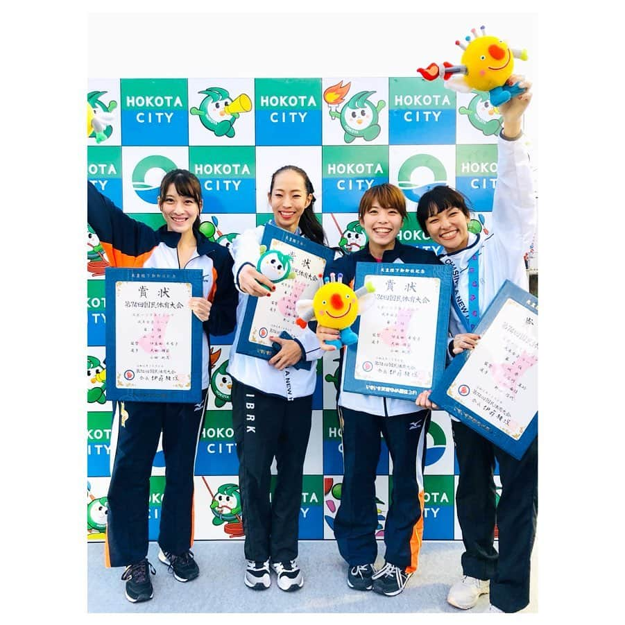 小林由佳さんのインスタグラム写真 - (小林由佳Instagram)「いきいき茨城ゆめ国体2019 リード 準優勝🥈 ・ ・ リード決勝では たった12手でスリップフォールしてしまい あきよちゃんがせっかく完登してくれたのに 優勝のチャンスを奪ってしまいました。 ・ これまで100戦以上出場してきてこんなミスをしたのは初めてです。 この1ヶ月、国体ではなくもう一度ワールドカップに出場するつもりで本気でトレーニングをしてきたので もっとできるところを もっと私のいいクライミングをみんなに見せたかった。 ・ 自分がこんな失敗をする人間だったなんてと失望し、 情けなさすぎて涙も出ないと思ってたけど 想い入れのある人の顔を見て  温かい言葉をかけられると自然と涙が溢れました。 泣かせてくれてありがとう¨̮ ・ 競技人生の最後に唯一したことのなかった 「ミス」という新たな経験を積みました。 ・ ・ ・ Lead 🥈 2nd place. ・ I had super big mistake in the final. I slipped my foot after only 12 moves. I have compete more than 100 times then it's happend first time for me. I was I would show my best perform, sure I could show more better perform. Just I feel I'm sorry for team, for supporters and for my prefecture. probably 2nd place is not so bad. but we were see only win. ・ finally Unfortunately I got new experience "mistake" the end of my athlete life. ・ #いきいき茨城ゆめ国体」10月9日 17時56分 - yuca_tan