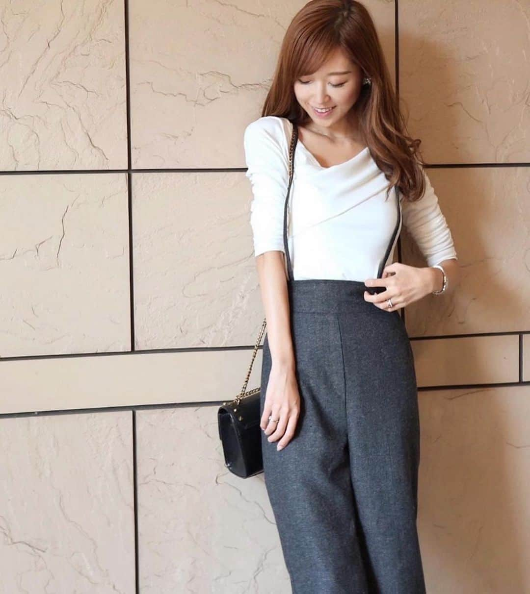 池田るりさんのインスタグラム写真 - (池田るりInstagram)「. tops‥ @ru.mint_shop.ce  pants‥ @to_the_sea_hawaii . . #tothesea のパンツはバックスタイルも可愛いしラインも綺麗〜✨ いつもWebstoreか直営店(西銀座デパートB1, 学芸大学 @tothesea_healthliving , 新宿ルミネエスト B1) でお買い物してるよ🤗 . . そしてトップスを購入した@ru.mint_shop.ce  では LINE 友達登録で500円引きクーポンがプレゼント中でした🎁 LINE ID  @045bqvua (@も含む) ぜひ、登録してみてね✨ . . .  #rumint #tothesea #トゥザシー #pants #パンツスタイル　 #totheseahawaii #hawaii #coordinate #fashion #instafashion #onepiece  #コーディネート #ハワイ #Hawaii」10月9日 18時27分 - ruri_ikeda