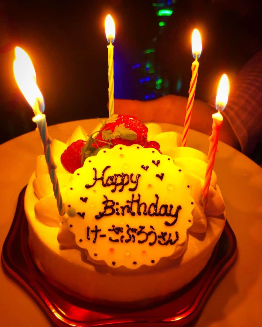のインスタグラム：「たくさんのお祝いメッセージありがとうございます 昨日も朝まで🍾 おかげでガッツリ二日酔い… また一年精進して参ります🙇 #birthday #thanks」