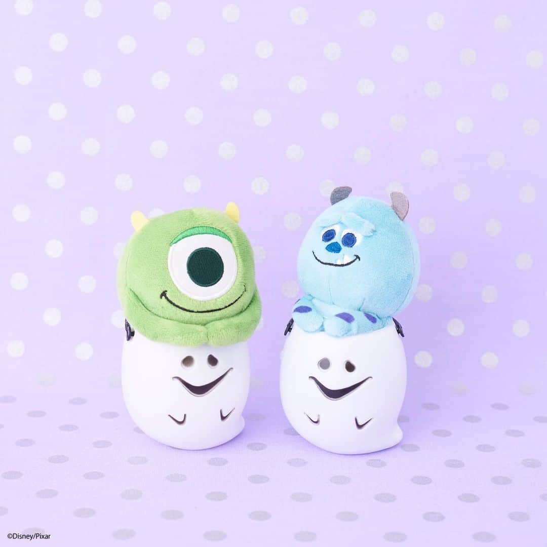 ちょっこりさん【公式】のインスタグラム：「#20191009 * サリーとマイクもハロウィンの準備！ こんなかわいいおばけならこわくないかも♪ * #ちょっこりさん #ディズニー#ディズニーグッズ #ぬい撮り#ぬいぐるみ #chokkorisan#disney #takaratomyarts #ぬいぐるみと撮り隊 #disney写真部 #ディズニーグッズ #ちょっこりさん好きな人とつながりたい」
