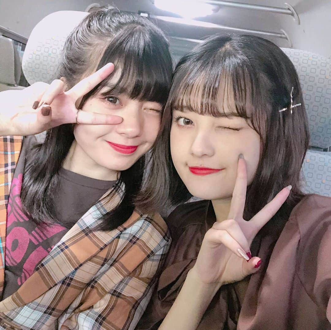 ゆなさんのインスタグラム写真 - (ゆなInstagram)「♡♥ 久しぶりのみんちゃん🥒💜 ･ ･ 皆さんお疲れ様です✨✨ 私は今日、朝から撮影でした‼️ 久しぶりにみんちゃんと たくさんお話できて 幸せだったぁぁぁぁ💕💕 ･ Popteenの撮影終わりに 喫茶店に入って ゆっくりしていたら 寝ていたあやみんが とても可愛いかったっです😍 ･ さっさっ明日も頑張ろっ✨✨」10月9日 19時14分 - _yunachannel