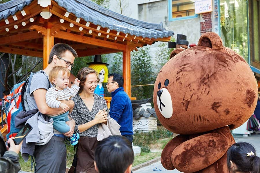 LINE FRIENDSさんのインスタグラム写真 - (LINE FRIENDSInstagram)「. Finally, the wait is over! , LINE FRIENDS' second brand,  PLAY LINE FRIENDS INSADONG  NOW OPEN! . .⏰ : 10 AM – 10 PM (Mon-Sun) ,📍 : 49, Insadong-gil, Jongno-gu, Seoul .  #October9th #PLAYLINEFRIENDS #LINEFRIENDSINSADONG #LINEFRIENDS #BT21 #LINEFRIENDSSTORE #INSADONG」10月9日 19時25分 - linefriends