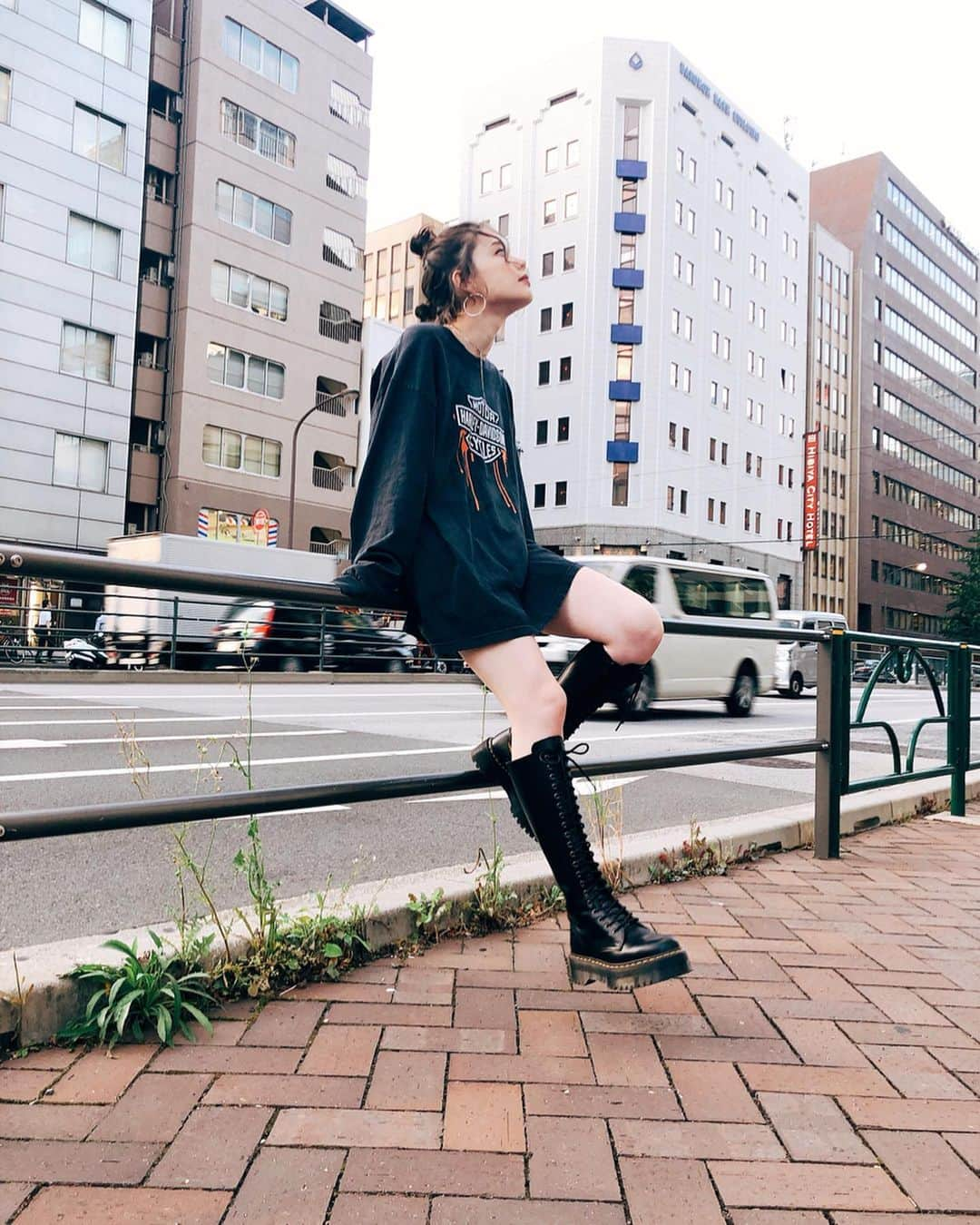 安田レイさんのインスタグラム写真 - (安田レイInstagram)「New boots🖤🔥 * か、、、可愛すぎる、、、 * 憧れの #20hole をついに買ってしまったー！ * 秋冬の洋服楽しいー！🌾🍁🍂 * #drmartens #ドクターマーチン」10月9日 19時56分 - yasudarei