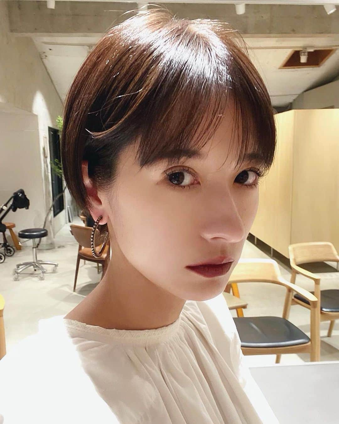 松本恵奈さんのインスタグラム写真 松本恵奈instagram 5年ぶりのカラーは Six Kuboyujiにオススメされたアドミオカラー 最近のカラー剤は驚くほど進化してて本当にびっくりでした 笑 カラーしたのにツヤツヤで痛みが気にならないから もうちょっと明るい色にも