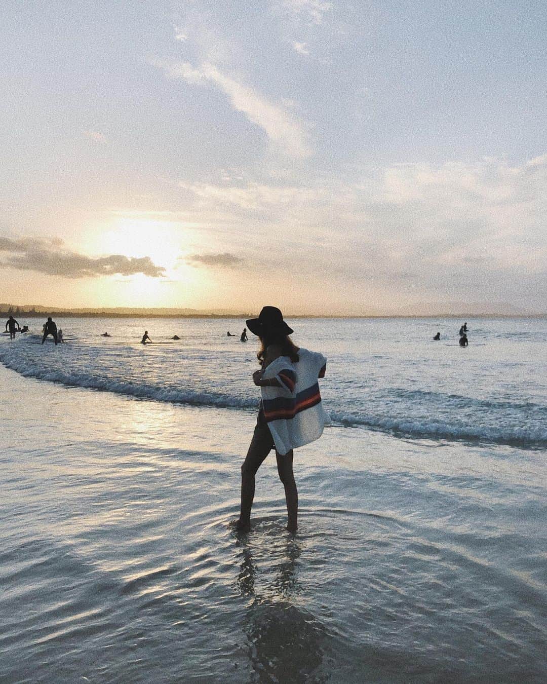 marikoさんのインスタグラム写真 - (marikoInstagram)「The Pass  夕陽を眺めながら ピクニックしたり 砂浜を歩いたり👣🤤」10月9日 20時21分 - mariiko_re