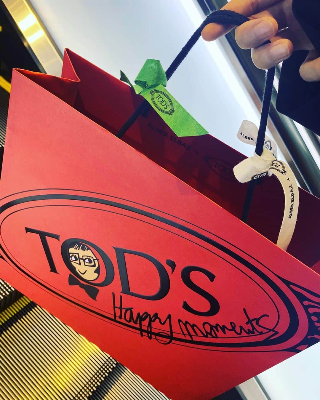 桜田通さんのインスタグラム写真 - (桜田通Instagram)「@tods 伊勢丹新宿店本館1階でやっている 『TOD'S』と『Alber Elbaz』とのカプセルコレクション 『TOD'S HAPPY MOMENTS』のポップアップイベントに行きました✨ 可愛らしい世界観でとても素敵でした👞👜 #Tods #alberelbaz #TodsHappyMoments」10月9日 20時22分 - dorisakurada