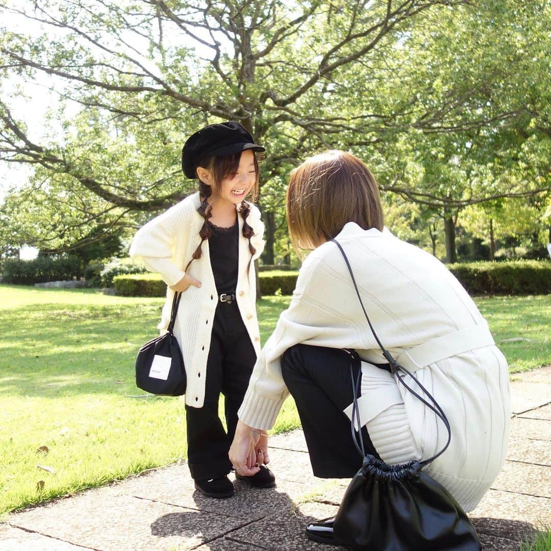 Saraさんのインスタグラム写真 - (SaraInstagram)「. coordinate♡ . 色味を合わせて親子コーデ💓 . 👧🏻 : 98cm casquette ▶︎ #zarakids  cardigan ▶︎ #branshes  pants ▶︎ #devirock  shoes ▶︎ #petitmain . . 👩🏼 : 160cm cardigan ▶︎ #jeanasis  pants ▶︎ #jeanasis  shoes ▶︎ #globalwork . . #ootd #kids #kids_japan #kids_japan_ootd #kjp_ootd #kidsfahion #kidscode #kidsootd #kidswear #キッズコーデ #キッズファッション #インスタキッズ #親子コーデ #親子リンクコーデ #カーディガン #秋コーデ」10月9日 20時23分 - sarasara718