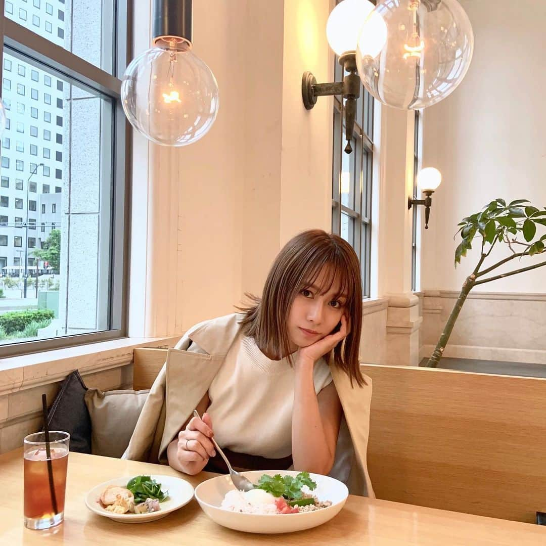 古泉千里さんのインスタグラム写真 - (古泉千里Instagram)「ストレートな日☺︎ 髪色色落ちしてもいい感じ🙌🏻 . . L.O.G でカットとカラーしてもらったよ。 @log_kenjikarasawa  ありがとうございまする🥰」10月9日 20時35分 - chisamipo1030