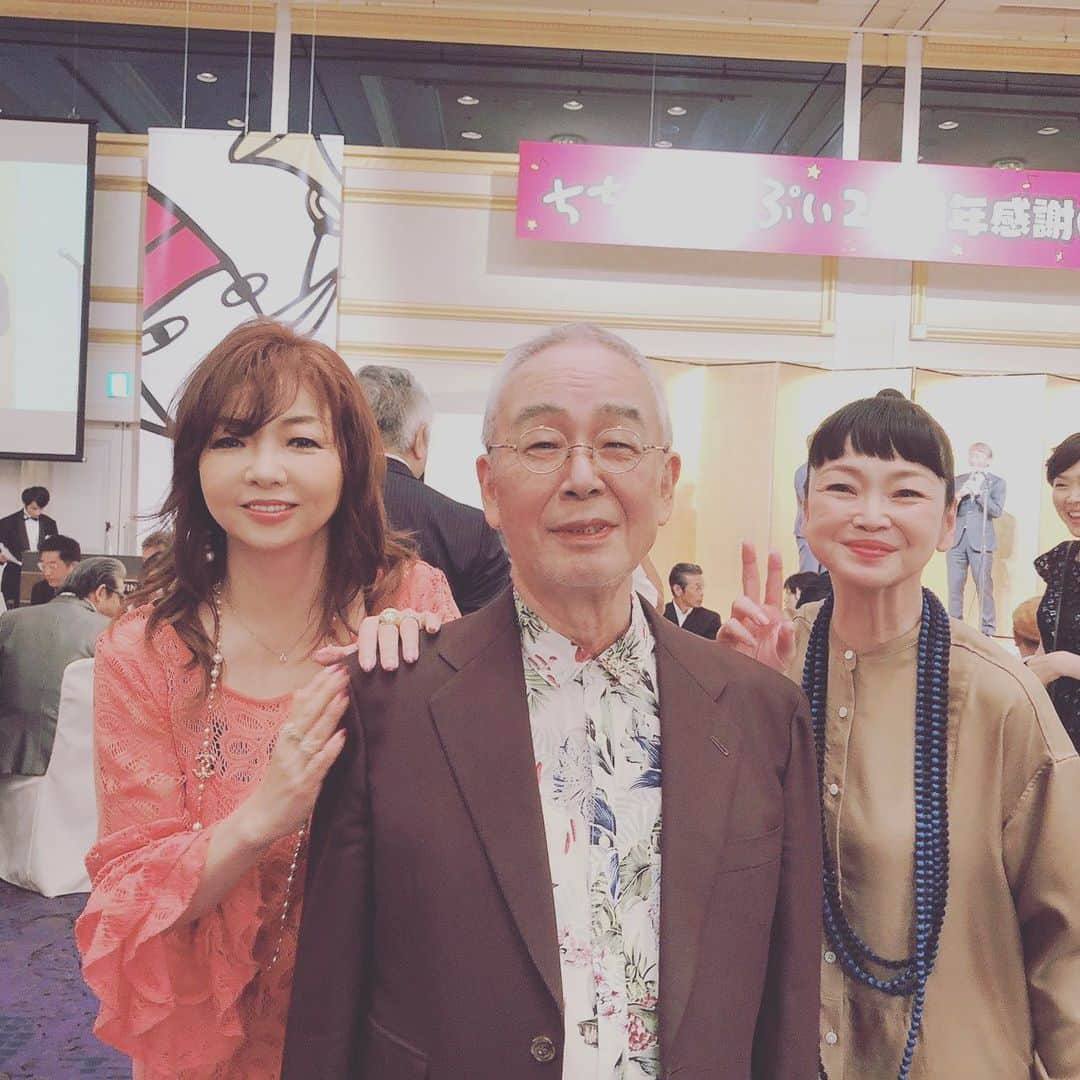 モモコさんのインスタグラム写真 - (モモコInstagram)「ちちんぷいぷい20周年パーティが盛大にありました💕 懐かしのスタッフからタレント、歌手、料理人いっぱい集まりました！映像流れたけどみんな若い〜😊 ずーっとお世話になってます！ これからもよろしくお願い申し上げます。  #ハイヒールモモコ #👠 #👠🍑 #CHANEL #シャネラー #グルメ #ちちんぷいぷい #20周年 #パーティ#MBS」10月9日 20時27分 - highheel_momoko