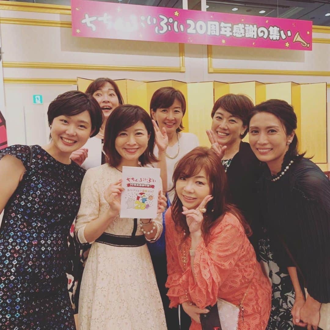 モモコさんのインスタグラム写真 - (モモコInstagram)「ちちんぷいぷい20周年パーティが盛大にありました💕 懐かしのスタッフからタレント、歌手、料理人いっぱい集まりました！映像流れたけどみんな若い〜😊 ずーっとお世話になってます！ これからもよろしくお願い申し上げます。  #ハイヒールモモコ #👠 #👠🍑 #CHANEL #シャネラー #グルメ #ちちんぷいぷい #20周年 #パーティ#MBS」10月9日 20時27分 - highheel_momoko