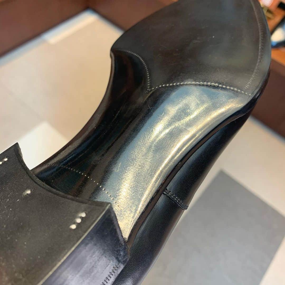 m.mowbrayさんのインスタグラム写真 - (m.mowbrayInstagram)「EDWARD GREEN CHELSEA  この仕様はまさかっ…！！ #edwardgreen #edwardgreenchelsea #edwardgreenshoes #エドワードグリーン #エドワードグリーンチェルシー #topdrower #トップドロワー #tradingpost #トレーディングポスト #35周年 #記念モデル #おめでとうございます #madeinengland #英国靴 #名古屋は7 #青山に71/2と8 #要チェックや #mowbray #mowbray同盟 #mowbraymania #mmowbray #shoeshine #shoecare #靴磨き #シューケア #nagoya#haveaniceshoes #久々の #わさおのおすすめ」10月9日 20時32分 - m.mowbray