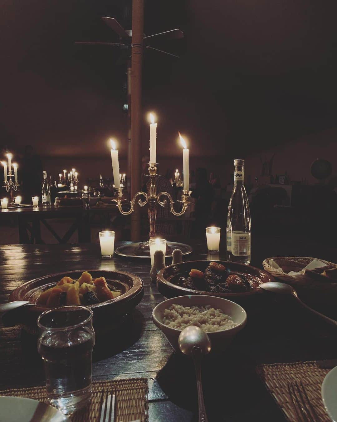 オードリー亜谷香のインスタグラム：「Romance is alive and well 🇲🇦🖤」