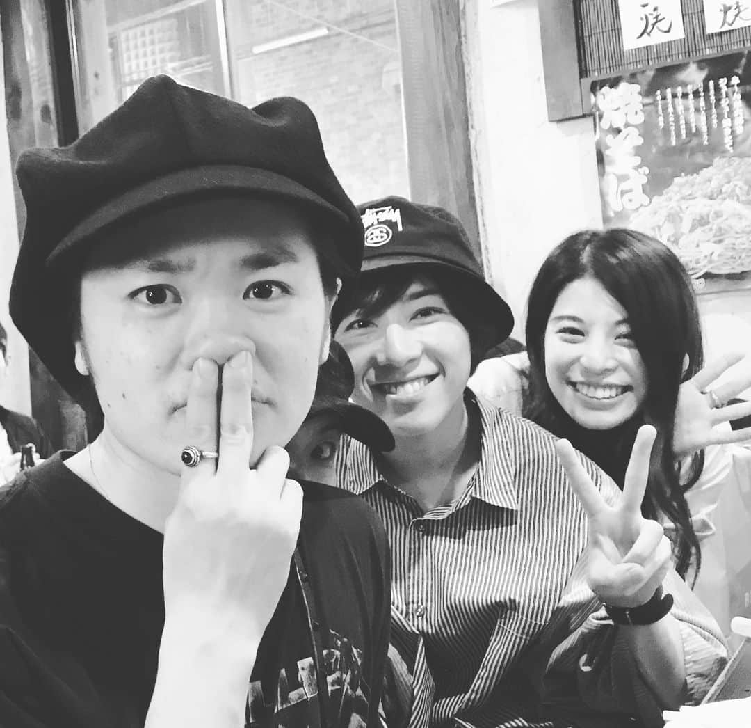 ほな・いこかのインスタグラム：「お稽古が終わりまして、 いよいよ本番が始まります。 #レネゲイズ たのしみみみみ。 チラシのダーク三人衆と 目だけで一番ホラーなあず姉。」