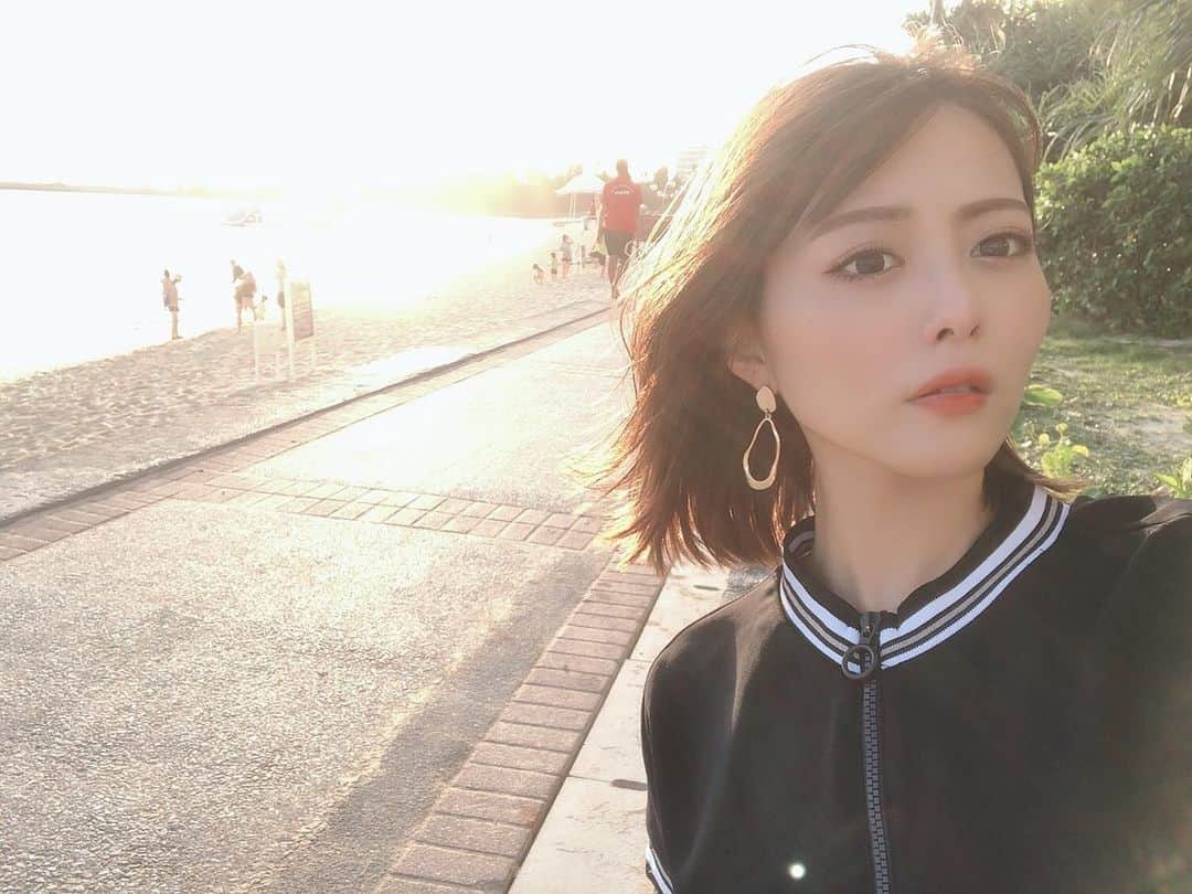 比良祐里のインスタグラム：「少し遅めの夏休み( *´꒳`* ) 沖縄に来ています💓. とりあえずソーキそばとアグー豚を🤤🤤🤤 . . 暑すぎなくていい気候だよー💓💓 #沖縄 #那覇 #遅めの夏休み」