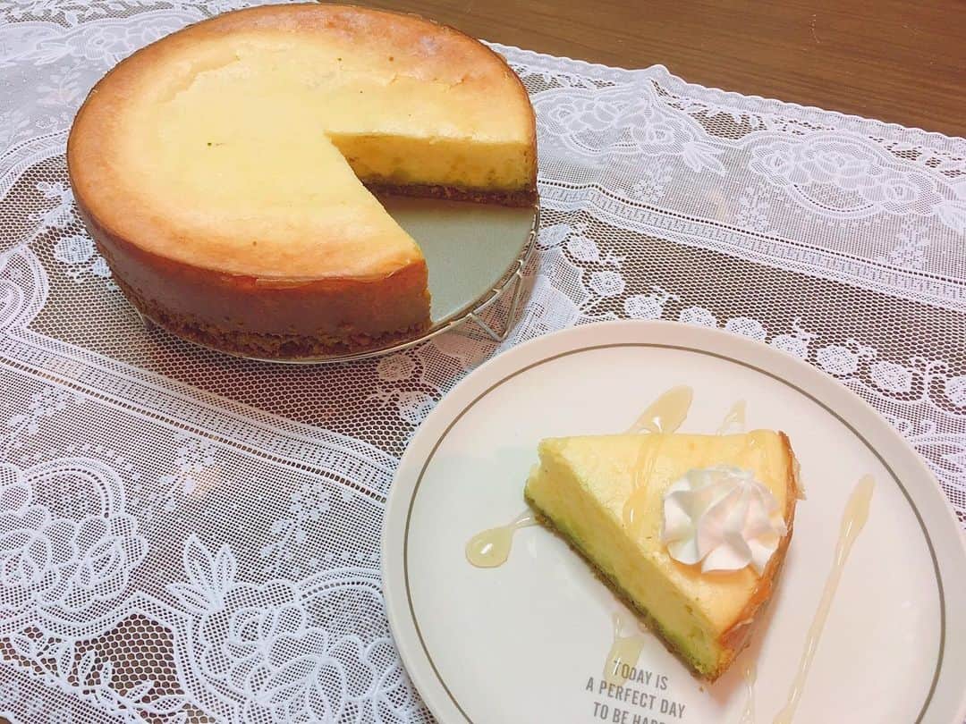 貝賀琴莉さんのインスタグラム写真 - (貝賀琴莉Instagram)「#チーズケーキ #手作り #手作りチーズケーキ #手作りケーキ #さつまいもチーズケーキ #さつまいも #homemade #cheesecake #cake」10月9日 21時10分 - 0112kako