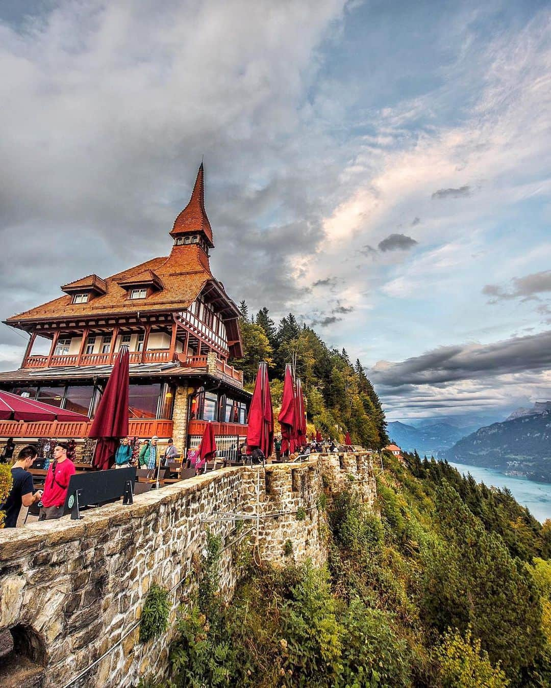 Wonderful Placesさんのインスタグラム写真 - (Wonderful PlacesInstagram)「Amazing sunset at ✨@harderkulm✨ Switzerland ❤️❤️❤️ @myinterlaken  @myswitzerland .  Pics by @cbezerraphotos & @_letstravel_  #harderkulm #interlaken #inlovewithswitzerland」10月9日 21時16分 - wonderful_places