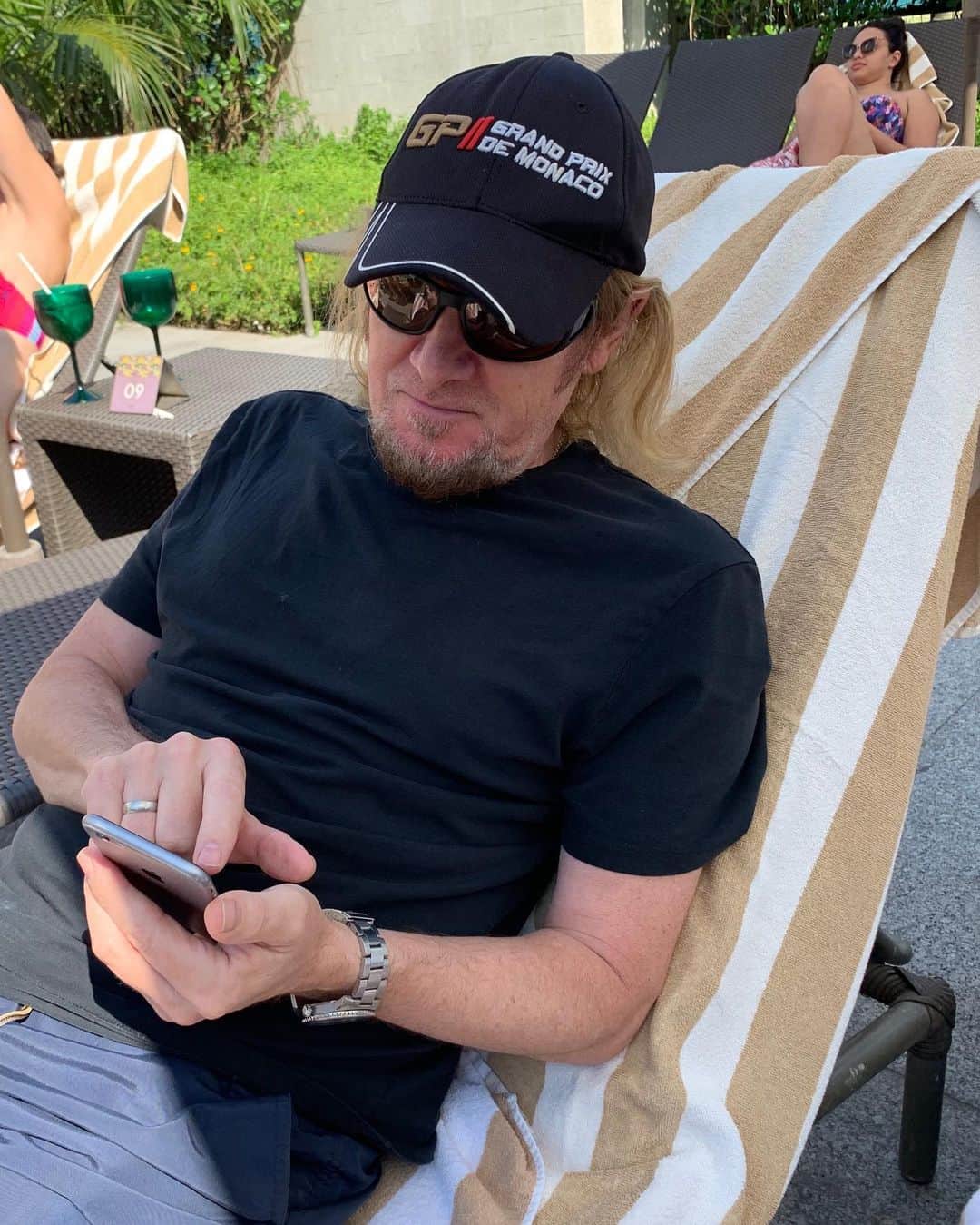 エイドリアン・スミスのインスタグラム：「Haven’t posted in awhile... Relaxed in @Riodejaneiro after the big show @rockinrio @ironmaiden #Brazil」