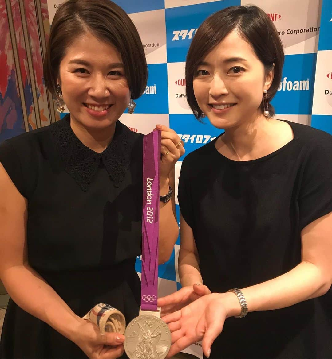 藤井瑞希さんのインスタグラム写真 - (藤井瑞希Instagram)「・ ・ 今日はデュポン・スタイロ株式会社様の懇親会のゲストで八木沼純子さんとご一緒させていただきました🥰 ・ ・ 美人で柔らかい空気を持たれていて、見とれてしまいました💕 ・ ・ デュポン・スタイロ株式会社様の製品は優れた断熱材です✨ ・ ・ 家を建てようかと考えている方、家が寒すぎて凍えている方、これからの季節にぜひデュポンスタイロ様の製品を使ってみませんか？🤔 ・ ・ エコな暮らしがきっとできますよ❤️ ・ ・ 貴重な時間をありがとうございました。 ・ ・ #デュポンスタイロ株式会社 #八木沼純子 さん」10月9日 21時22分 - bdmntnfujiimizuki