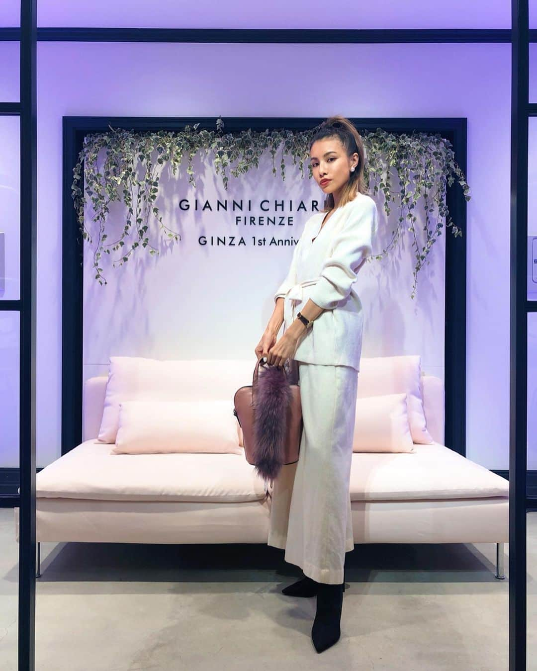 難波サキさんのインスタグラム写真 - (難波サキInstagram)「GIANNI CHIARINI GINZA 1th ANNIEVERSARY PARTY👑🇮🇹 Congratulations👏🏽 @giannichiarini_jp first anniversary!  Which season do you like the best？💜 ・ みんなはどのBagが好きっ？😘 スライドしてみてねっ！ ・ #giannichiarini #ジャンニキアリー二」10月9日 21時24分 - sakinanba