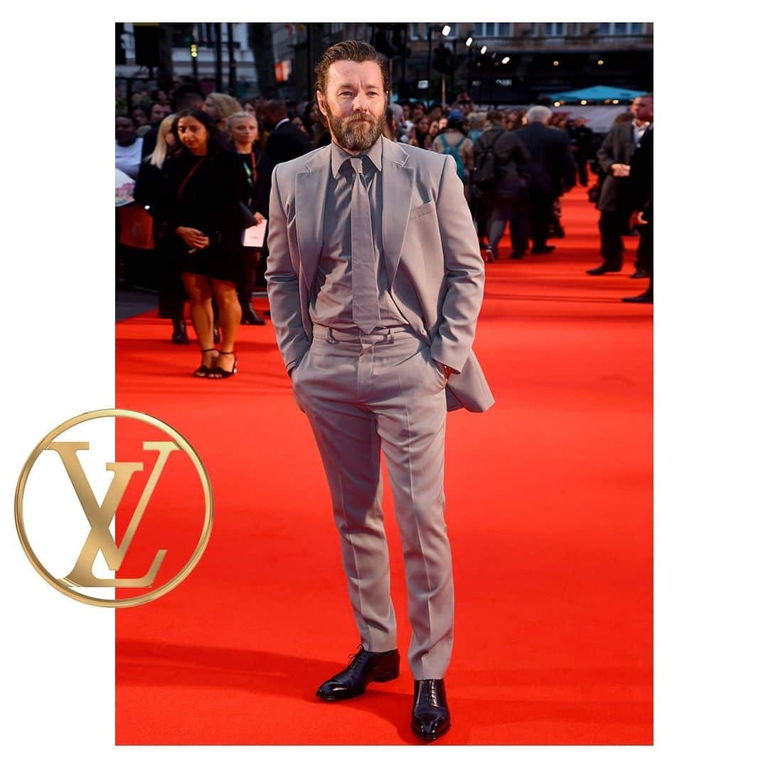ルイ・ヴィトンさんのインスタグラム写真 - (ルイ・ヴィトンInstagram)「#JoelEdgerton in a custom #LouisVuitton suit by #VirgilAbloh at premiere of “The King” in London.」10月9日 22時08分 - louisvuitton