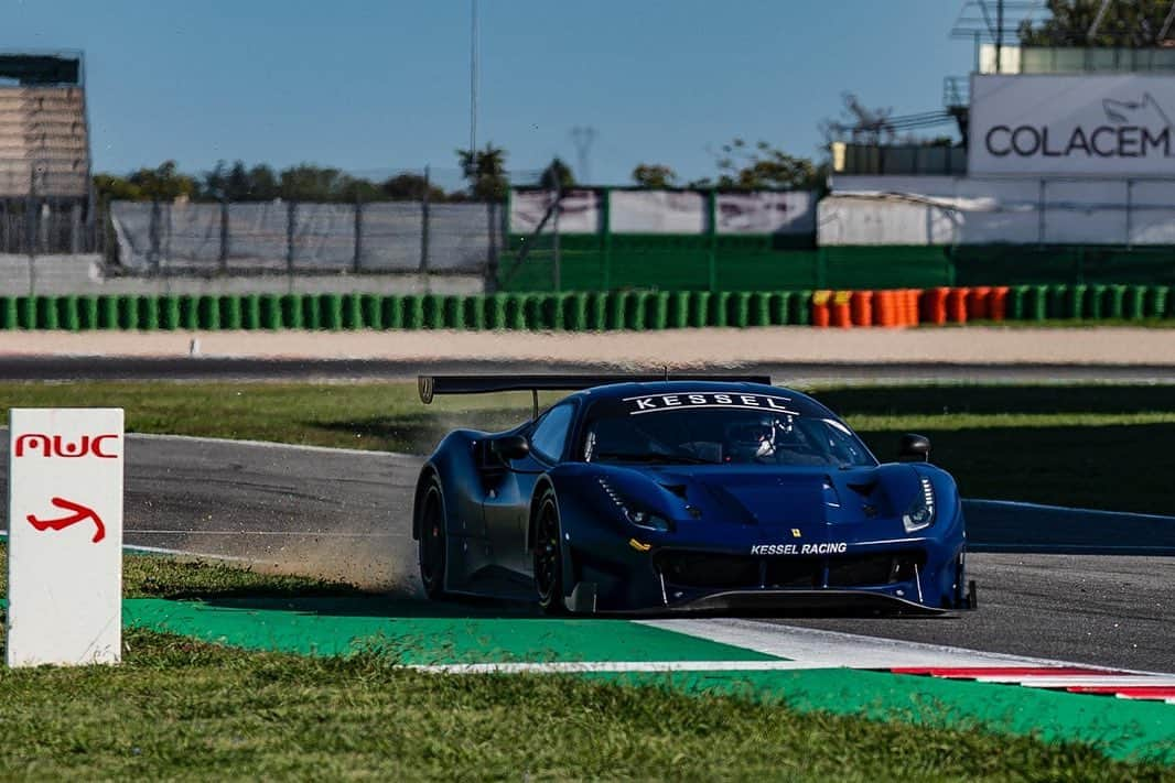 バレンティーノ・ロッシさんのインスタグラム写真 - (バレンティーノ・ロッシInstagram)「Road to Abu Dhabi  Test at @misanoworldcircuit with the Ferrari 488 GT3 of @kessel_ch Racing,getting ready for the Gulf 12H 📸 by @camilss」10月9日 22時12分 - valeyellow46