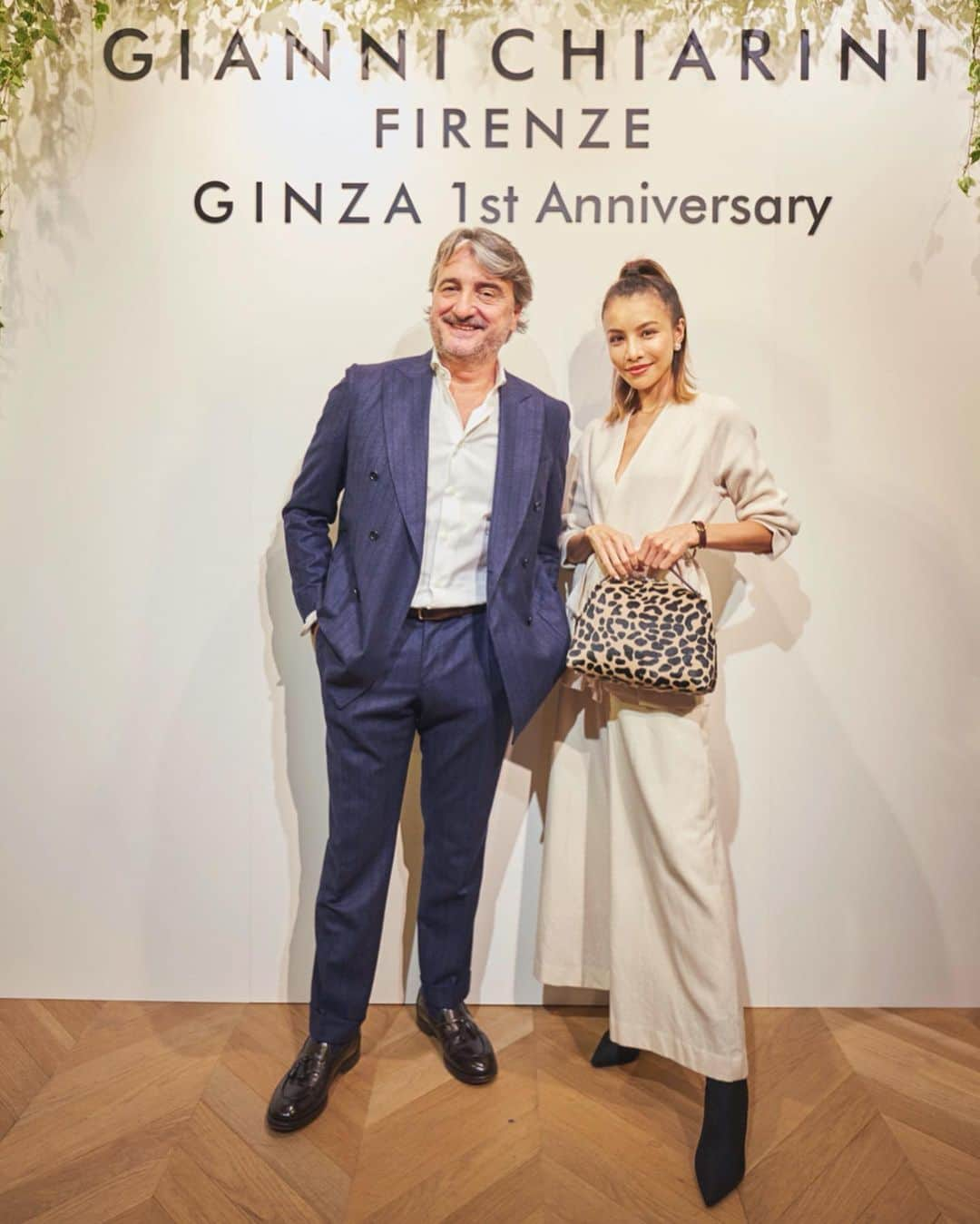 難波サキさんのインスタグラム写真 - (難波サキInstagram)「@giannichiarini_jp @giannichiarini  Designer / #giannichiarini 🇮🇹 ・ He is a perfect gentleman,someone who is open- minded and very easy to talk to✨ Thank you so much🙏🏻 ・ とても優しくて紳士な方でした✨ 私の低レベルな英語でも気さくに お話して頂き楽しい時間でした✨ もっと英語勉強しよ（笑） ・ #giannichiarini #ジャンニキアリーニ」10月9日 22時27分 - sakinanba