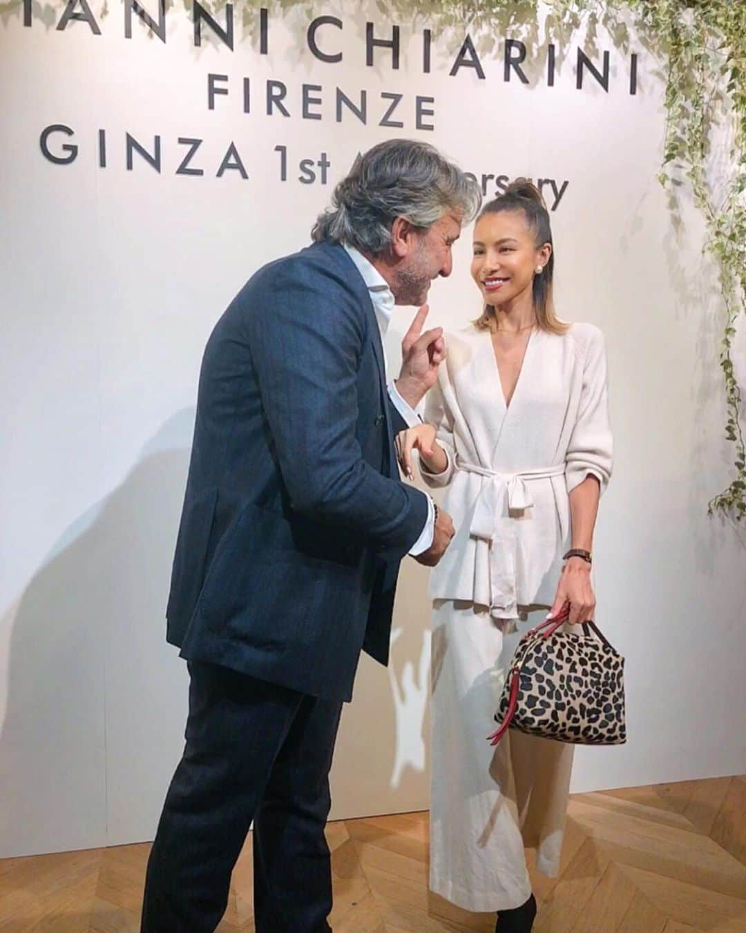 難波サキさんのインスタグラム写真 - (難波サキInstagram)「@giannichiarini_jp @giannichiarini  Designer / #giannichiarini 🇮🇹 ・ He is a perfect gentleman,someone who is open- minded and very easy to talk to✨ Thank you so much🙏🏻 ・ とても優しくて紳士な方でした✨ 私の低レベルな英語でも気さくに お話して頂き楽しい時間でした✨ もっと英語勉強しよ（笑） ・ #giannichiarini #ジャンニキアリーニ」10月9日 22時27分 - sakinanba