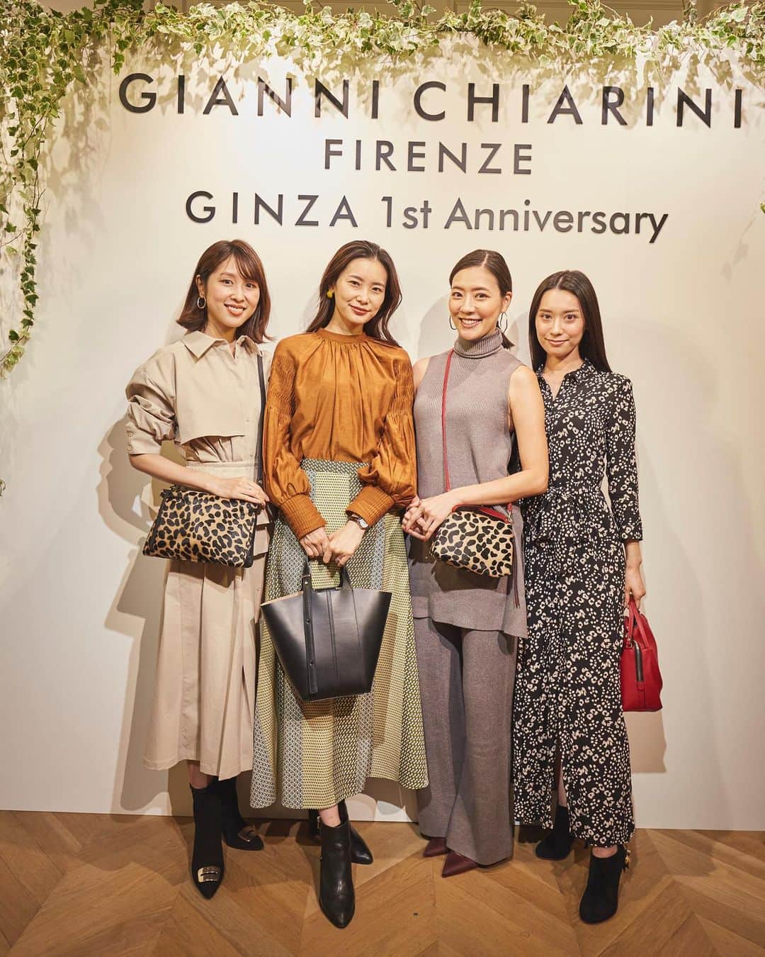 成田沙季のインスタグラム：「@giannichiarini_jp  銀座店１周年パーティ🧡 事務所の皆んなでお邪魔してきました☺︎ 素敵なバックがたくさんで目移り、、、👜🥰 １周年おめでとうございます🎉  @giannichiarini  #giannichiarini  #ジャンニキアリーニ #bag #バック #レオパード #ヒョウ柄 #ハラコ」