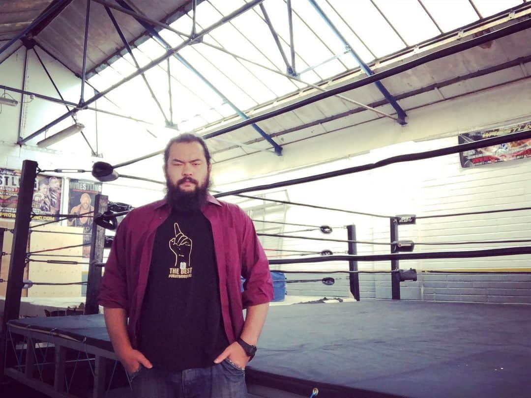 岡倫之さんのインスタグラム写真 - (岡倫之Instagram)「In the ring of Portsmouth of England I am doing a coach of amateurless ring. I will also grow warrior. #GOK #undefeated #dominator #GreatOKharn #prowrestling  #wrestler #RevolutionProWrestling #RevProUK #NewJapanProWrestling #njpw #GreatBritain #UnitedKingdom #England #London #ドミネーター #オーカーン #プロレス  #プロレスラー #新日本プロレス #英国 #イギリス #イングランド #ロンドン #アマチュアレスリング #レスリング #道場 #wrestling」10月9日 22時42分 - great_o_khan