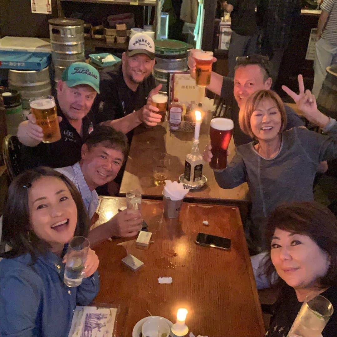 橋本志穂さんのインスタグラム写真 - (橋本志穂Instagram)「#西川哲 プロの激励会 #俺の　〜シリーズの店 美味しかった。 哲さんのスポンサーの順子さんと、キャディのカヨさんと 可愛いゆりちゃんも一緒に 楽しみました。 二次会は赤坂の外国人しか客が居ないバー。 哲さんが、私のゴルフ練習のスイング動画をみて、 悪いところを教えてくれてたら 隣の席のオーストラリア人が ゴルフのキャディ経験ありーとかで、、、 気さくに話しかけてきたので ちょっとお話したら、 社交的なカヨさんが テーブル移動して仲良しに。そんなこんなで 順子さんとゆっくり話すことできなかったけど またの機会に〜^_^ 次の大会、 カヨさんのキャディで 哲さん、頑張れますように〜❣️」10月9日 22時47分 - shihohashimoto3