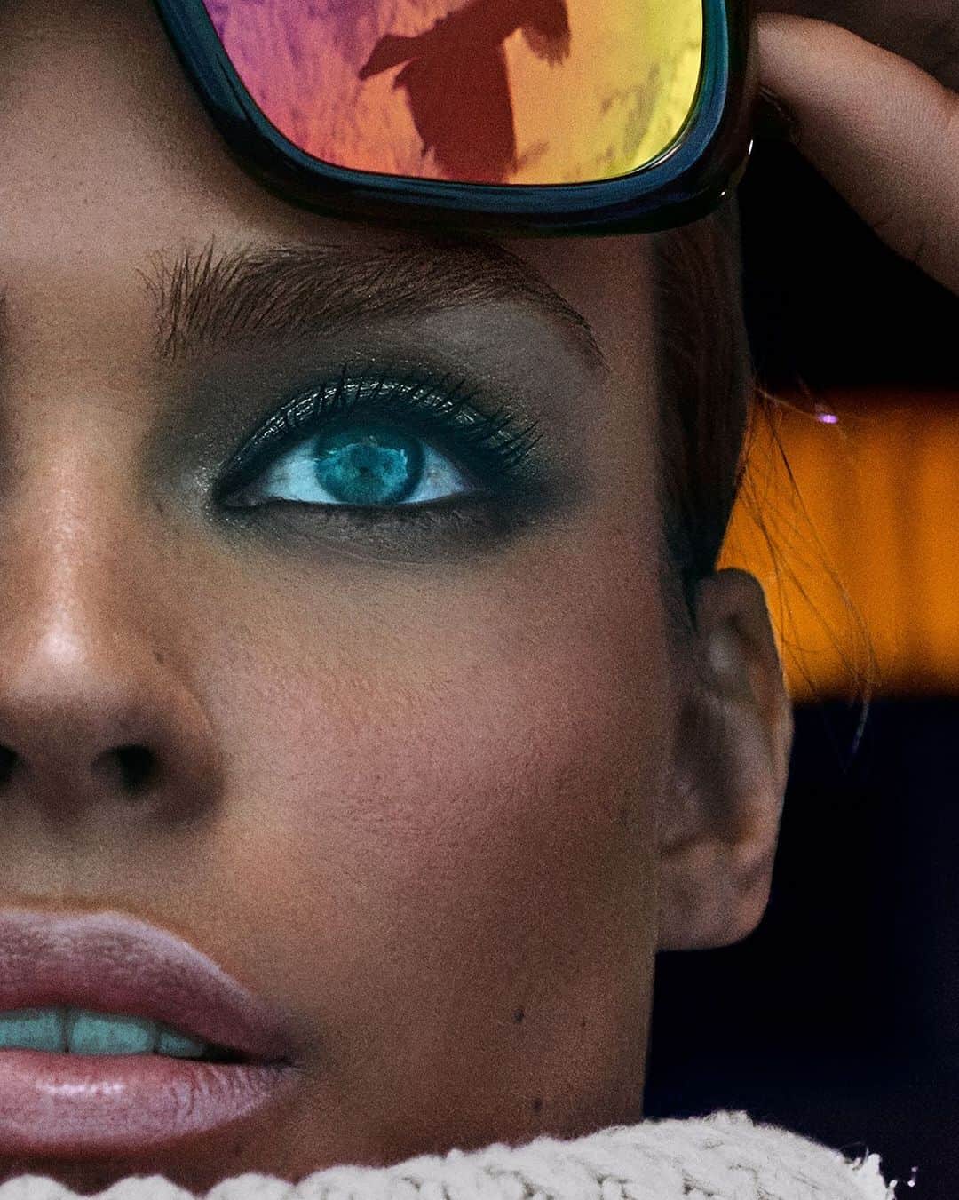 トムフォードさんのインスタグラム写真 - (トムフォードInstagram)「Introducing the Soleil Neige 2019 Color Collection, featuring new luminous shades for eyes, lips and face. @tomfordbeauty #TOMFORD #PRIVATEBLEND #SOLEILNEIGE #TFSOLEIL」10月9日 22時49分 - tomford