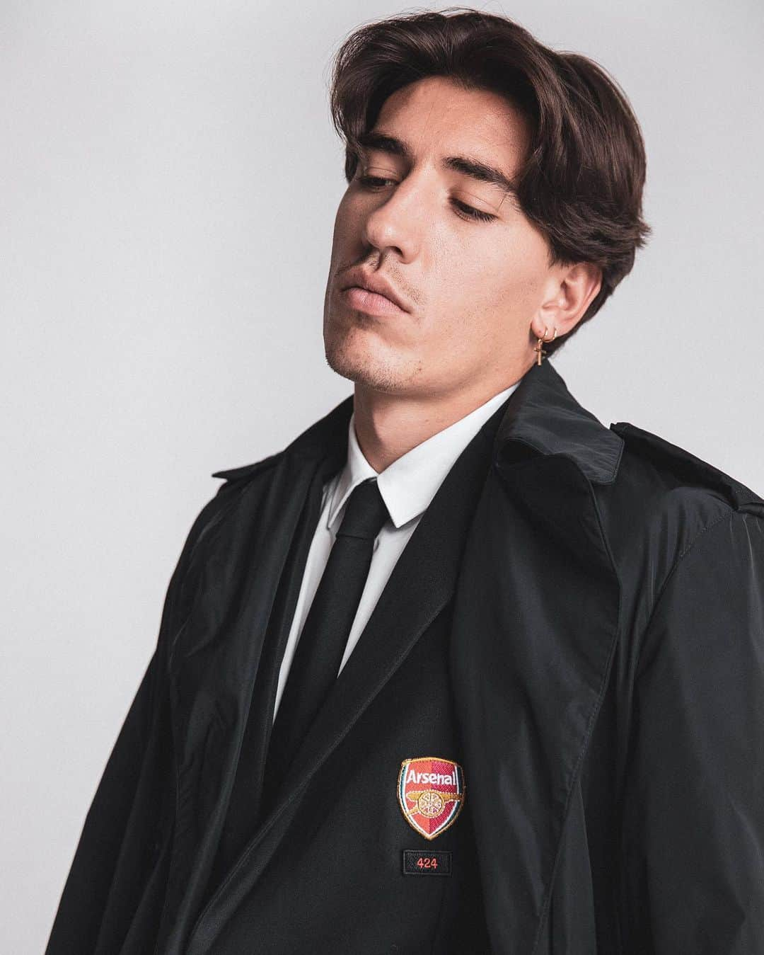 エクトル・ベジェリンさんのインスタグラム写真 - (エクトル・ベジェリンInstagram)「Finally here.. @Arsenal x @424inc .  Big thank you @guillermoandrade for being so open and eager to making this happen and also to Arsenal for believing we could do it!  @gaffer」10月9日 23時01分 - hectorbellerin